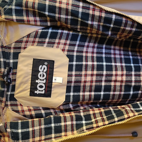 NEW Totes Work Travel Vacation Size M Beige Color B46 X - Picture 10 of 14